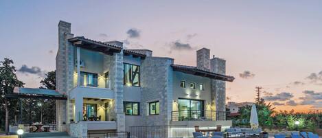 室內泳池、室外泳池