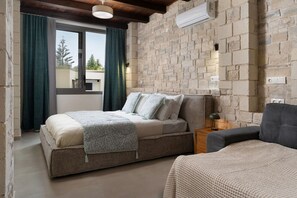 6 habitaciones, caja de seguridad en la habitación y escritorio 