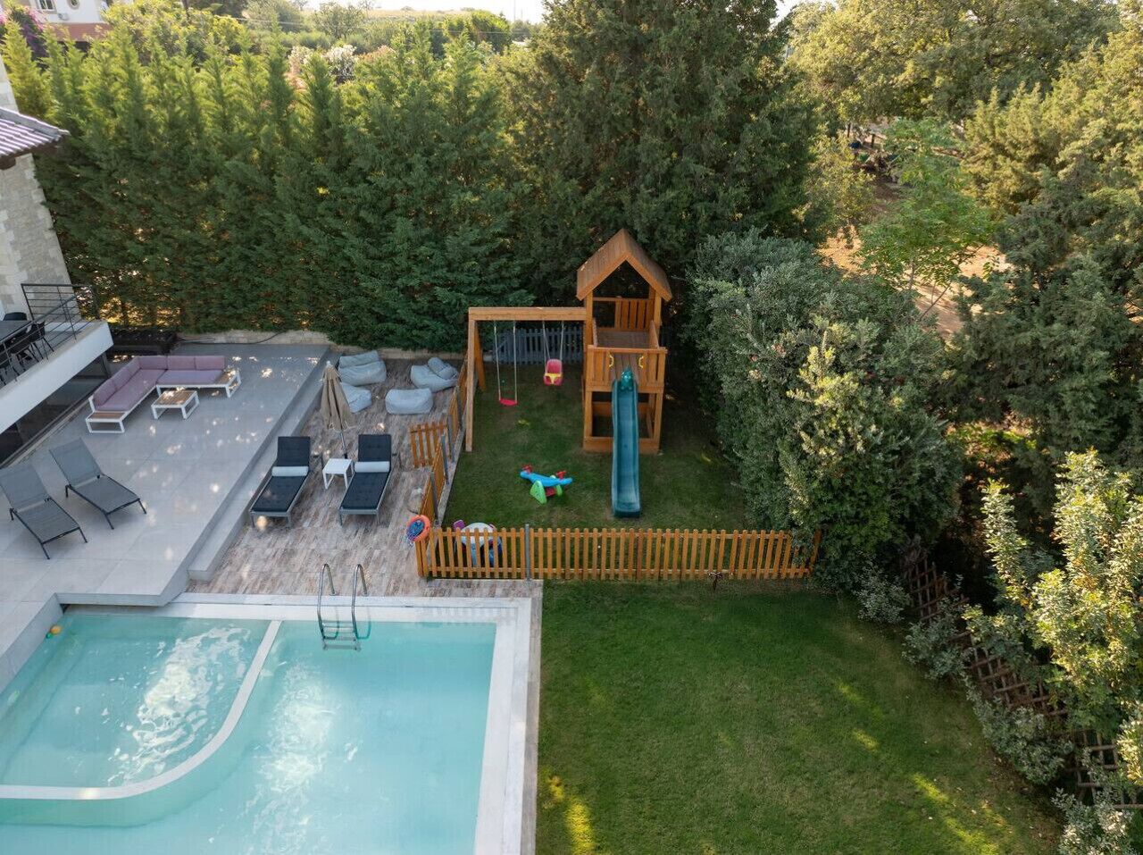 室内游泳池，室外游泳池