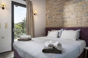 6 bedrooms, in-room safe, desk, iron/ironing board - FREE Breakfast, w/Outdoor & Indoor Pool, 20 guests (Crete)