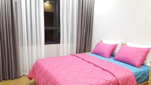2 bedrooms, desk, iron/ironing board, free WiFi - The Everrich Infinity Apartment (Ho Chi Minh City)
