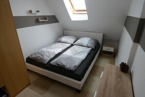2 slaapkamers, een strijkplank/strijkijzer, wifi, beddengoed