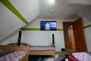 2 slaapkamers, een strijkplank/strijkijzer, wifi, beddengoed