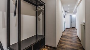 A hallway with a wooden floor, a black wardrobe, and a white door at the end. - Venice Ca 'Sole, big new apartment  (Venezia)