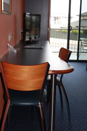 Standard Studio, Accessible, Ground Floor | In-room dining - Bay City Motor Lodge (Timaru)
