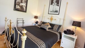 3 bedrooms, iron/ironing board, free WiFi, individually decorated - Lemon Cottage (Mildura)