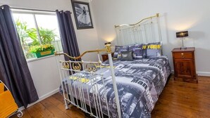 3 bedrooms, iron/ironing board, free WiFi, individually decorated - Lemon Cottage (Mildura)