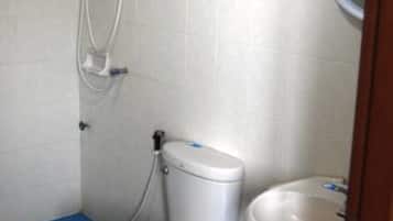 Standard Double Room | Bathroom
