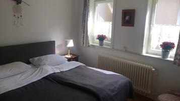 5 camere, una scrivania, ferro/asse da stiro, Wi-Fi