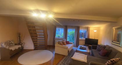 5 bedrooms, quiet town location, garden, 2 parking spaces, 200m to market square