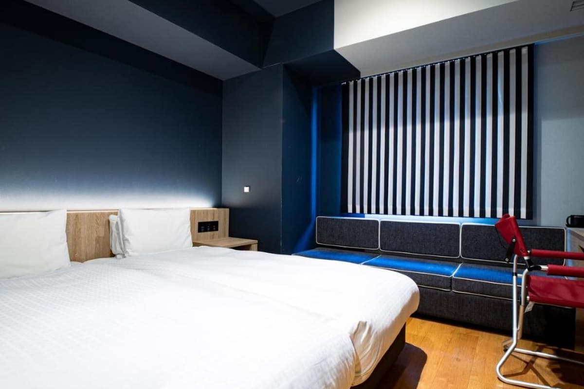 Moderate Twin Room | Down comforters, in-room safe, desk, blackout drapes