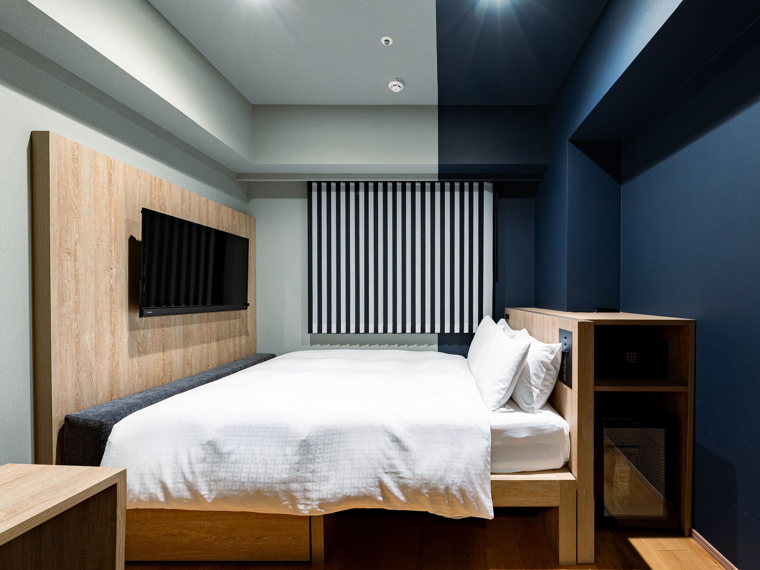 Moderate Double Room | Down comforters, in-room safe, desk, blackout drapes