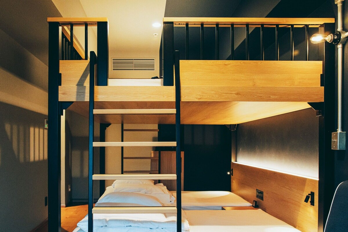 Quad Room, Non-smoking
