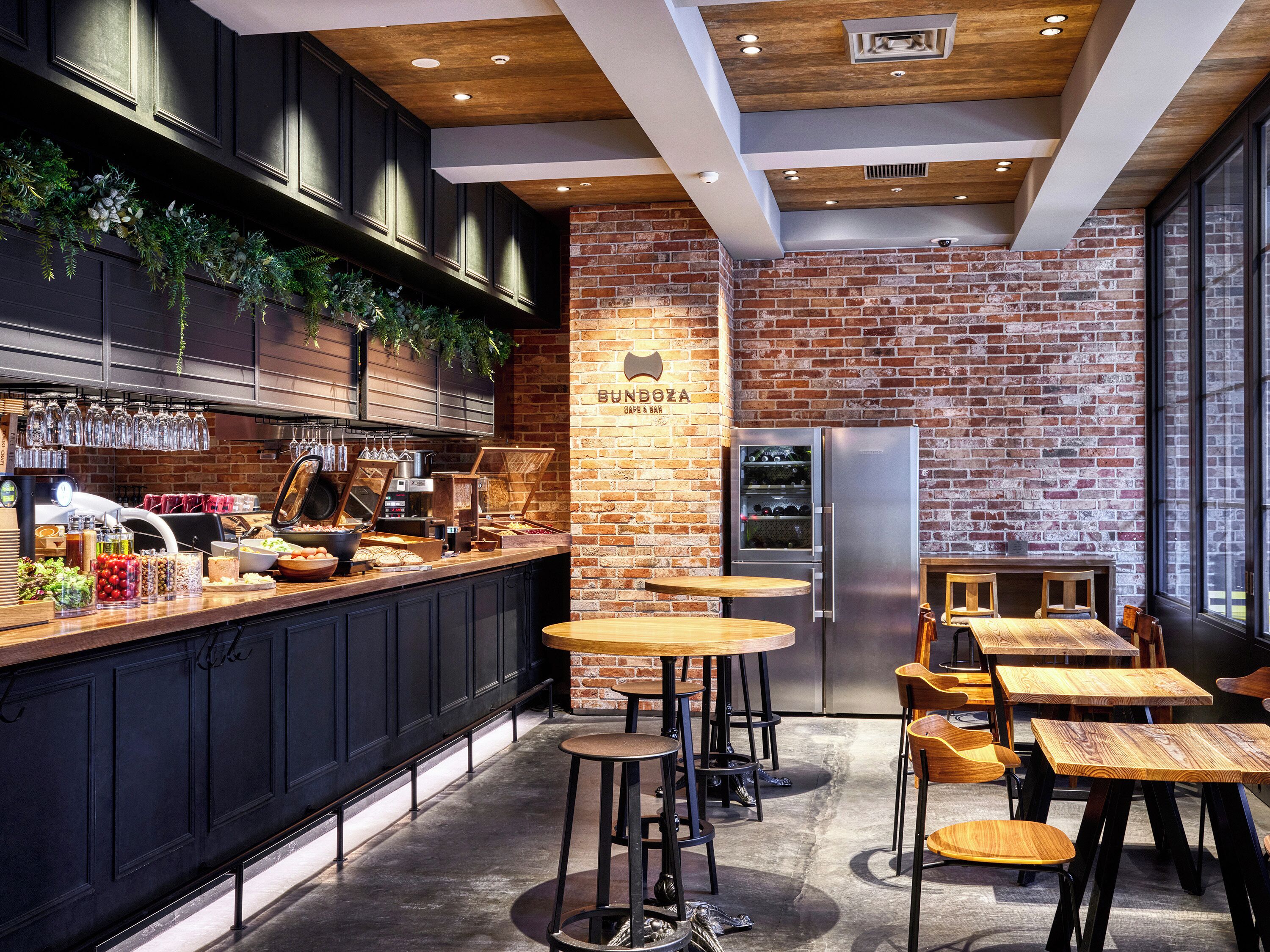 Daily buffet breakfast (JPY 1815 per person)