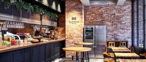 Petit déjeuner buffet (1815 JPY par personne)