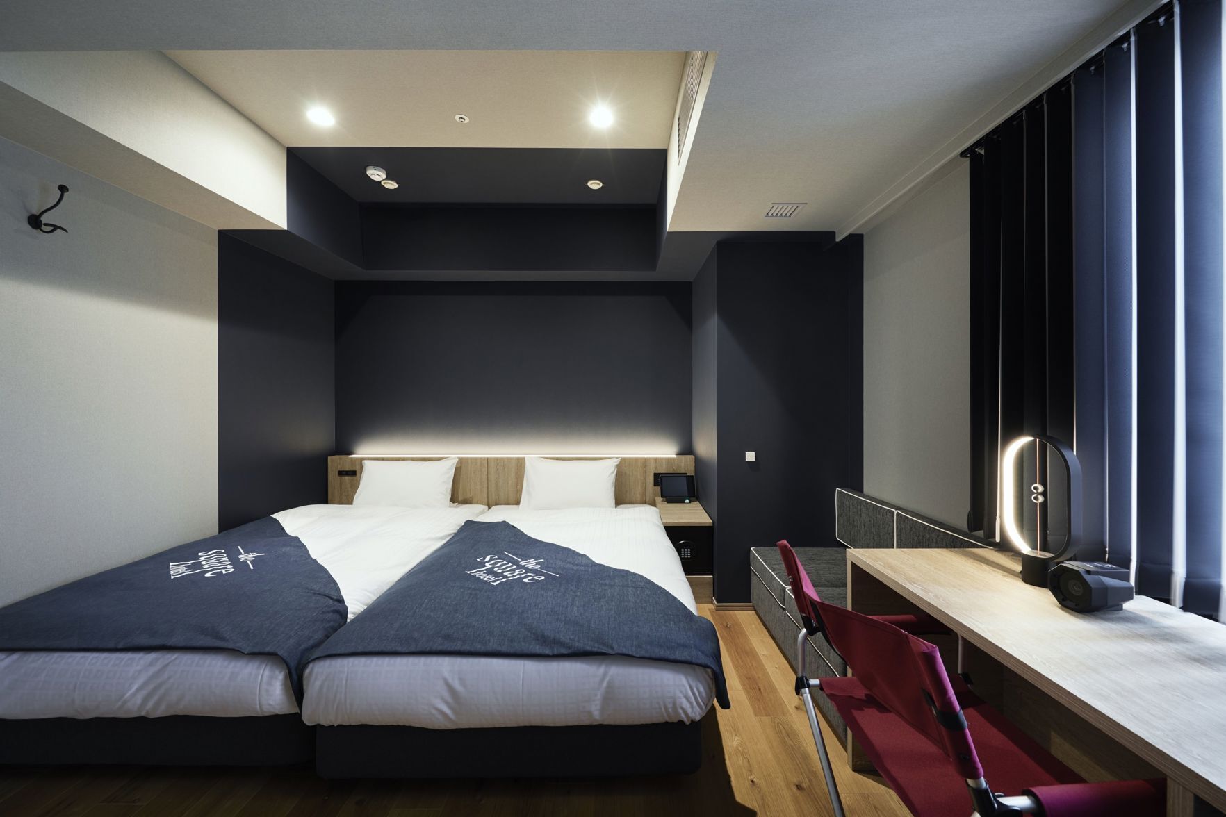 Down comforters, in-room safe, desk, blackout drapes