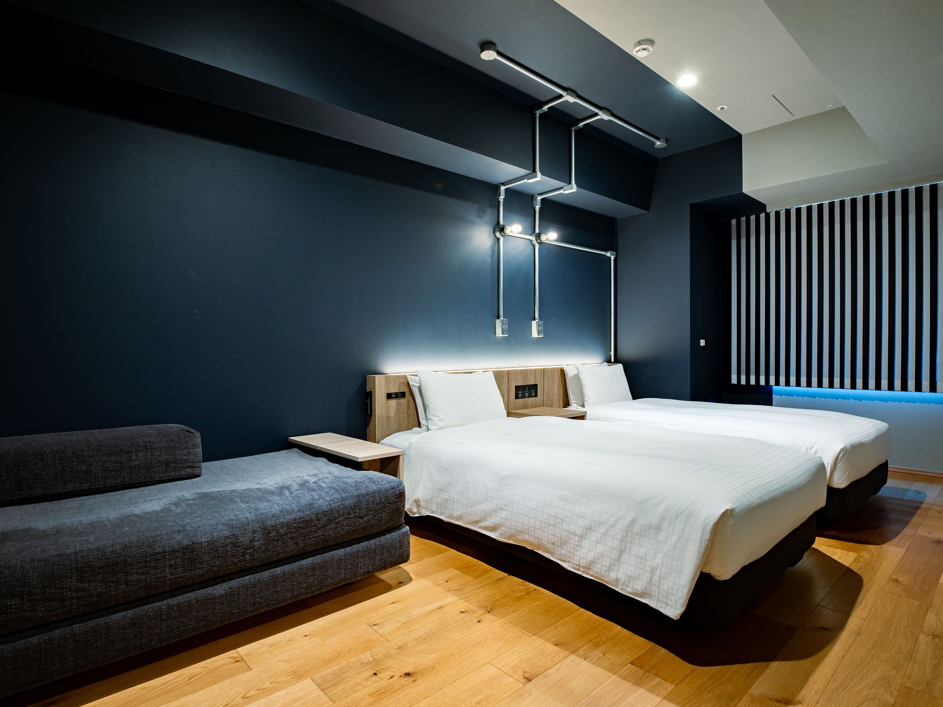 Premier Twin Room | Down comforters, in-room safe, desk, blackout drapes