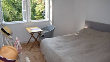 6 bedrooms, iron/ironing board, travel crib, free WiFi