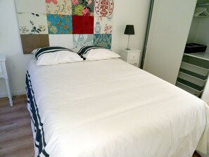 2 chambres, fer et planche à repasser, accès au Wi-Fi (inclus)