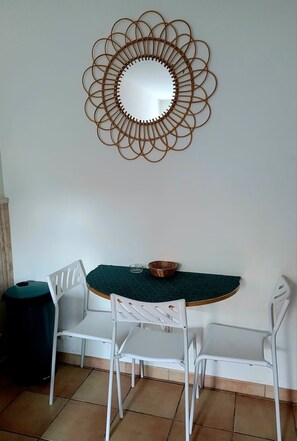 Dining - Studio 3 persons 50 m from the beach with private parking, Rated 3 stars (Mimizan Plage)