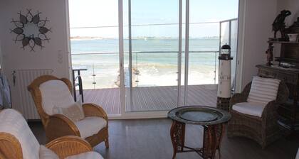 Directly on the beach, unique sea view, quiet, Clévacances rating, for 8 persons
