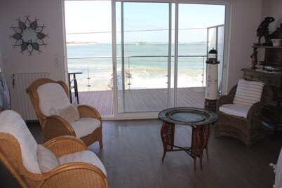 Directly on the beach, unique sea view, quiet, Clévacances rating, for 8 persons