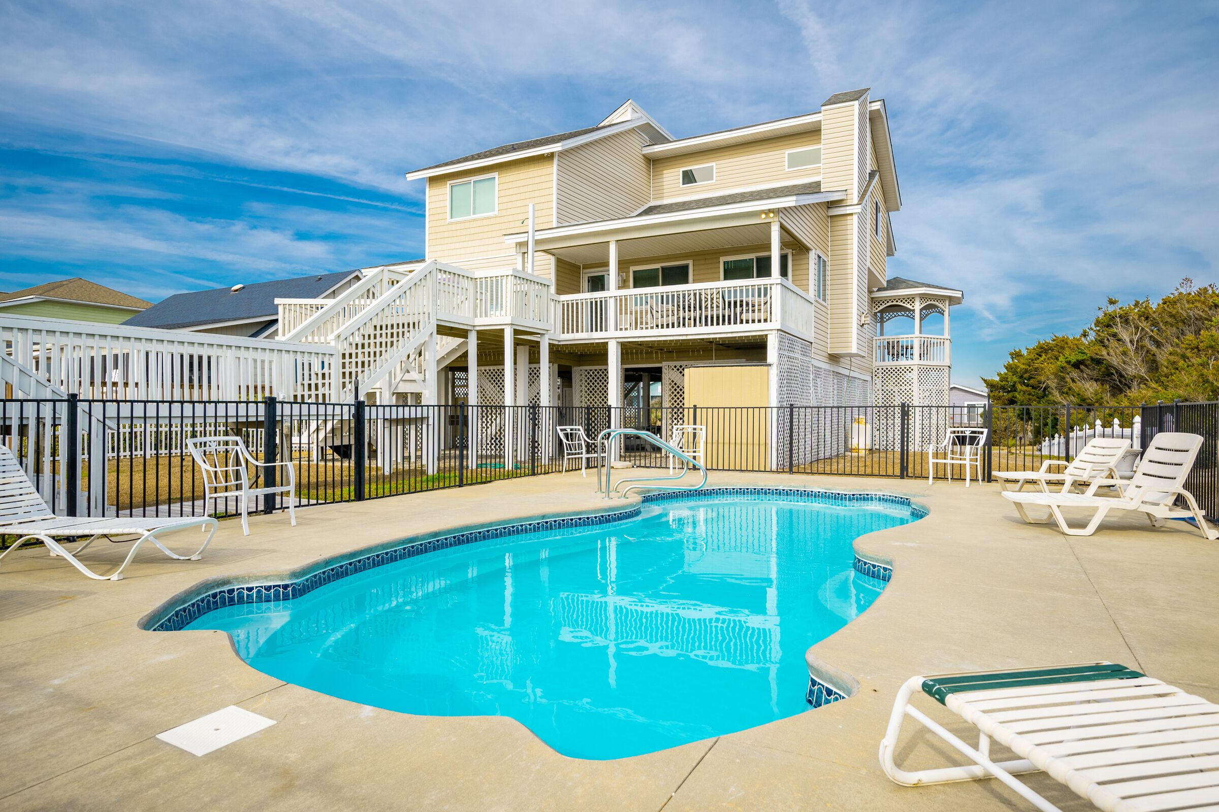 Free Spirit: 6 Bedroom Oceanfront home with ocean and harbor views