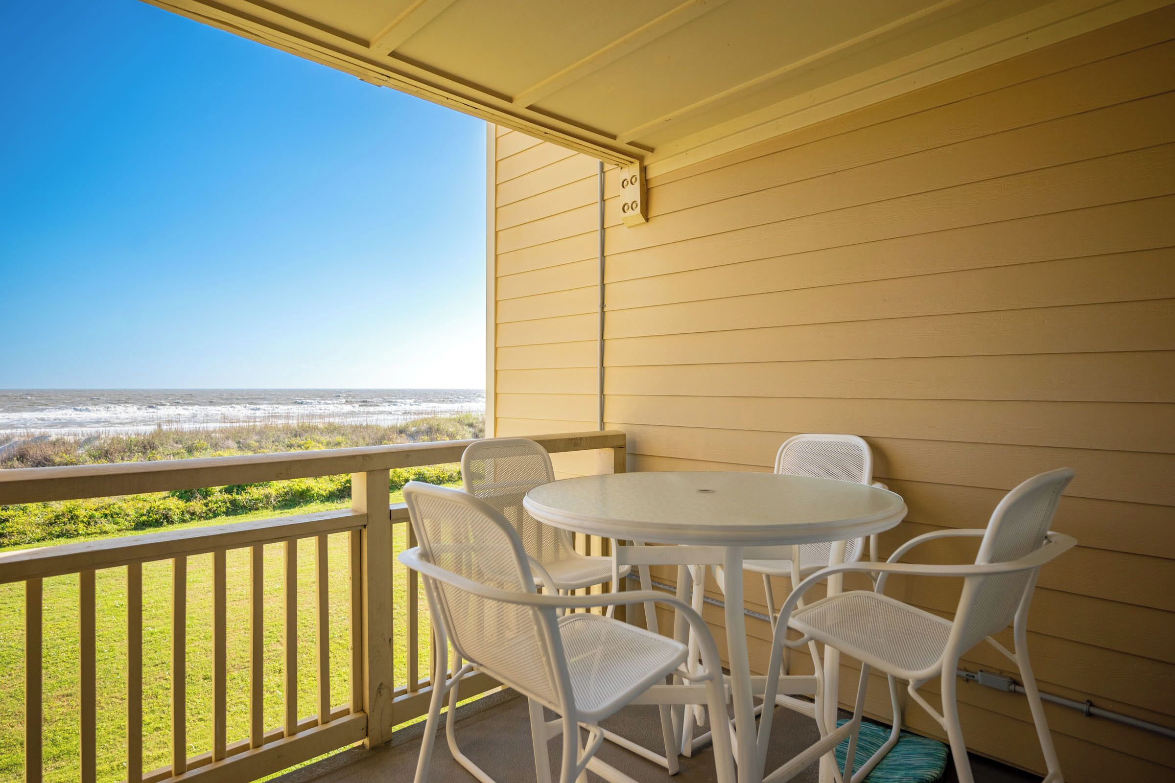 Cloud Nine: Ocean View Condo Close to Beach Access, Pool and Golf Course