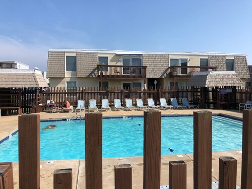 Beautiful 2-BR Bayside Condo W/Pool, Gull Way Villas, Short Walk To Beach