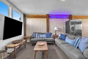 TV, fireplace, DVD player, table tennis - The Beachcomber: Spacious, Family-friendly, Dog-friendly, Oceanfront Home with G (Oak Island)