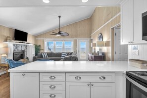 Interior - The Beachcomber: Spacious, Family-friendly, Dog-friendly, Oceanfront Home with G (Oak Island)