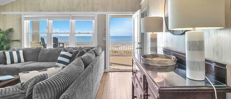 Télévision, cheminée, lecteur de DVD, table de tennis de table