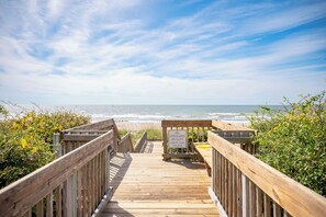 Property grounds - The Palm: Oceanfront Condo, Beach Access, Seasonal Pool (Caswell Beach)