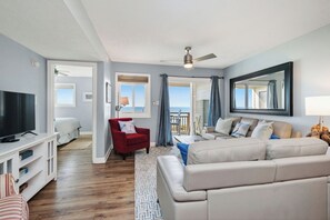 TV, DVD player, video library - The Palm: Oceanfront Condo, Beach Access, Seasonal Pool (Caswell Beach)