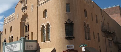 A historic building with ornate architectural details, including a theater marquee and a sign for 'Primavera'.