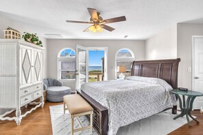 3 bedrooms, iron/ironing board, internet, bed sheets