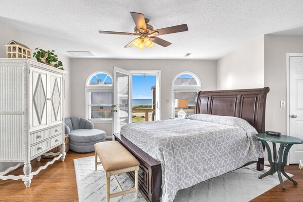 3 bedrooms, iron/ironing board, internet, bed sheets