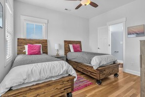 5 bedrooms, Internet, bed sheets