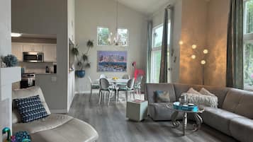 Smart TV, chimenea, Netflix y Hulu