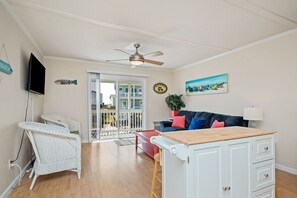 TV, DVD-spiller og bøker