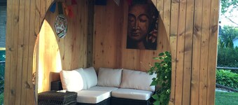 Original cozy farmhouse homestead 2 blocks from the bike path and 