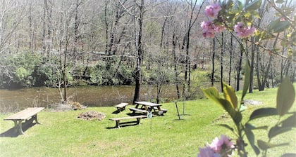 Best Of Smokies, Riverfront, Waterfalls - Paradise - Why Pay More - DEAL!!