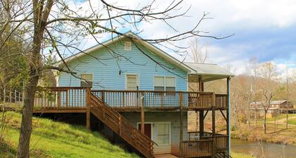 Serene Cullasaja Riverfront Escape Near Hiking & Waterfalls/Franklin, NC