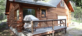 Cabin With Sleeping Loft 20 Miles From NE Entrance Of Yellowstone