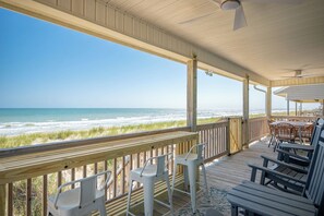 Property grounds - Into the Mystic: HGTV Renovated, Family-friendly, Oceanfront Home (Oak Island)