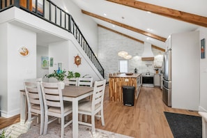 Dining - Into the Mystic: HGTV Renovated, Family-friendly, Oceanfront Home (Oak Island)
