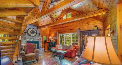 Au Train Riverfront Cottage - Peaceful & Clean! 3BR+Loft. Snowmobile Friendly