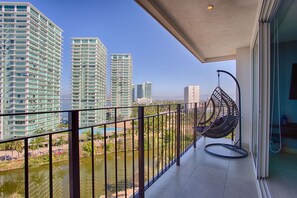 Property grounds - Luxurious Oceanfront Condo at Grand Venetian (puerto vallarta)