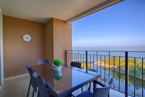 Outdoor dining - Luxurious Oceanfront Condo at Grand Venetian (puerto vallarta)