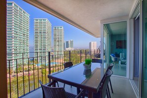 Outdoor dining - Luxurious Oceanfront Condo at Grand Venetian (puerto vallarta)